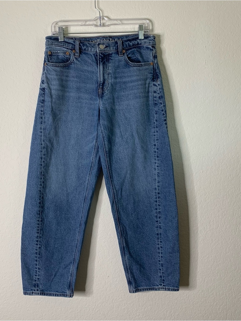American Eagle women’s blue cotton barrel jeans 4 reg
